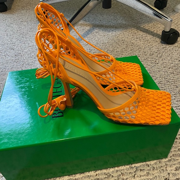 NWT BV Orange stretched lace up heel - Picture 6 of 11